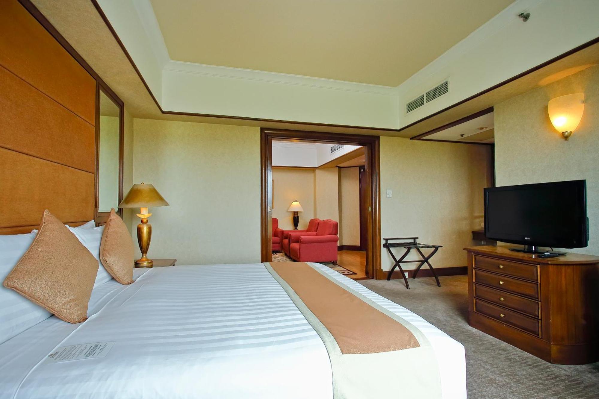 The Pacific Sutera Hotel Kota Kinabalu Exterior photo Suite