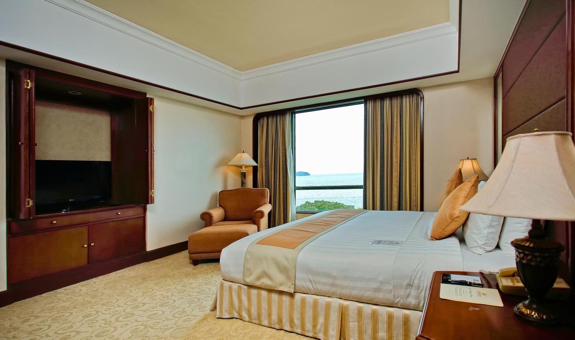 The Pacific Sutera Hotel Kota Kinabalu Exterior photo A bedroom at the Shangri-La Hotel, Kuala Lumpur