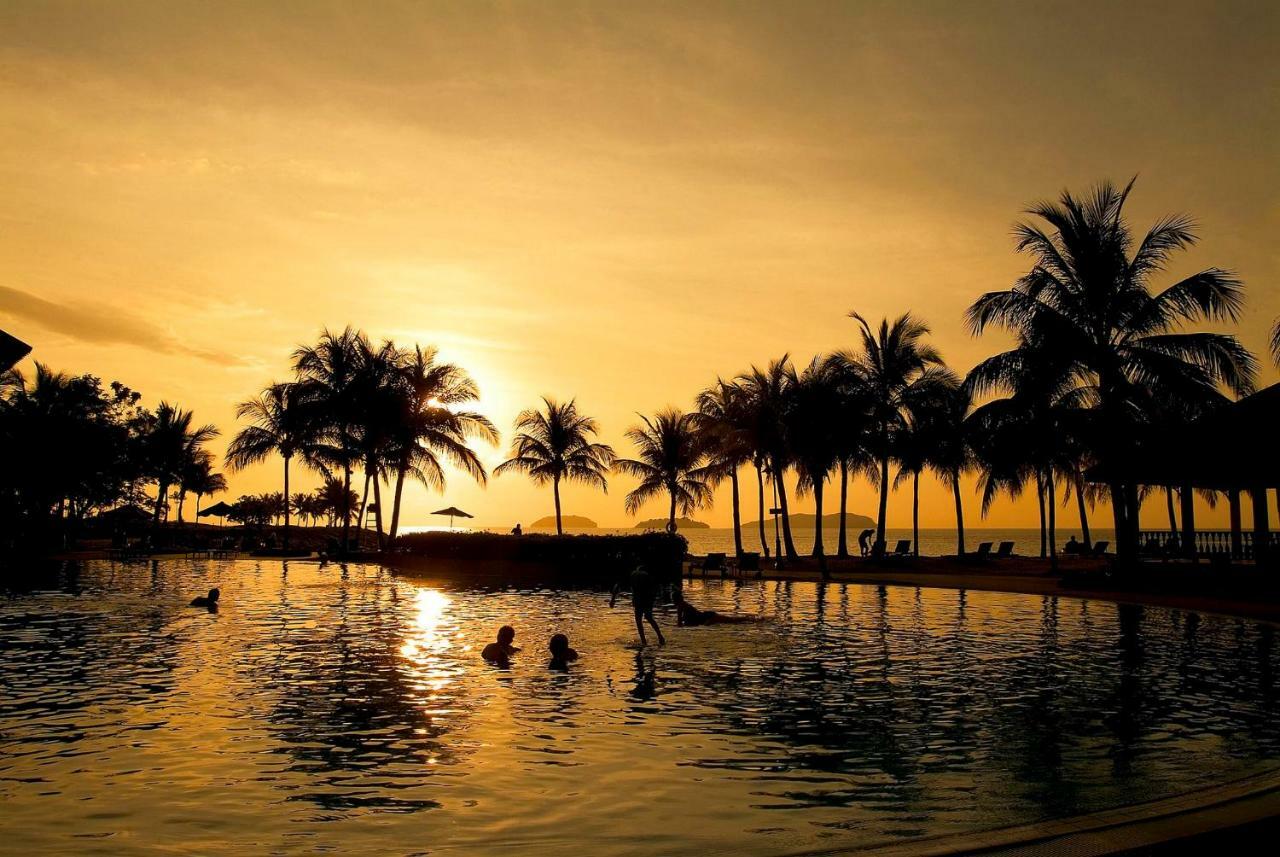 The Pacific Sutera Hotel Kota Kinabalu Exterior photo Sunset at the beach